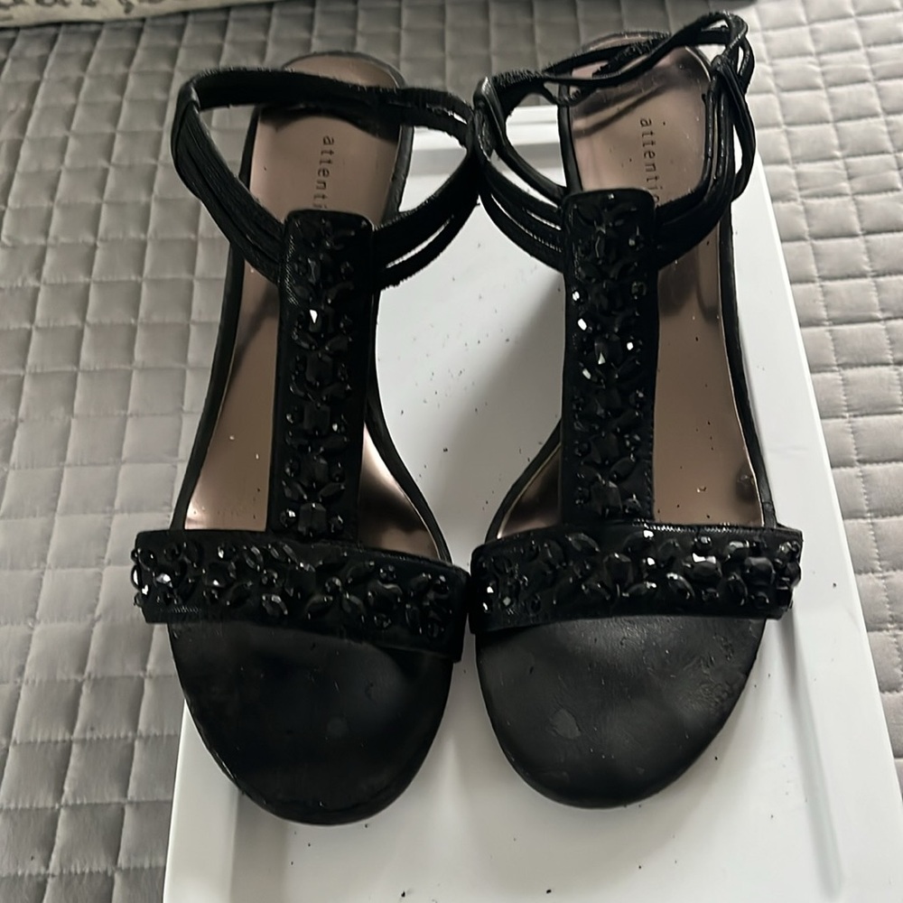 Attention Black Wedge Shoes with Classic Design - Picture 3 of 7